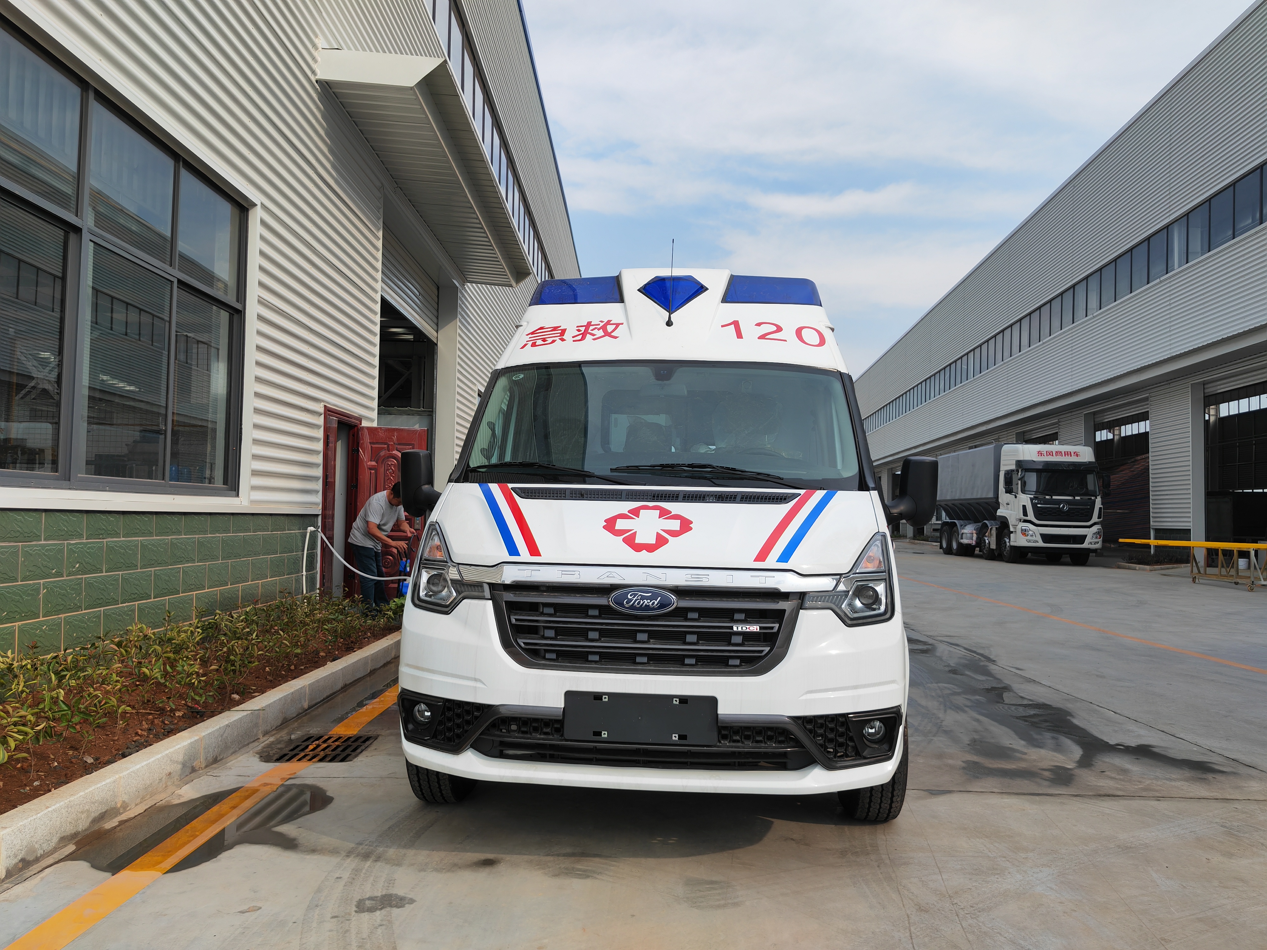 福特新全顺v362负压救护车车型资料/福特全顺abs一次成型救护车
