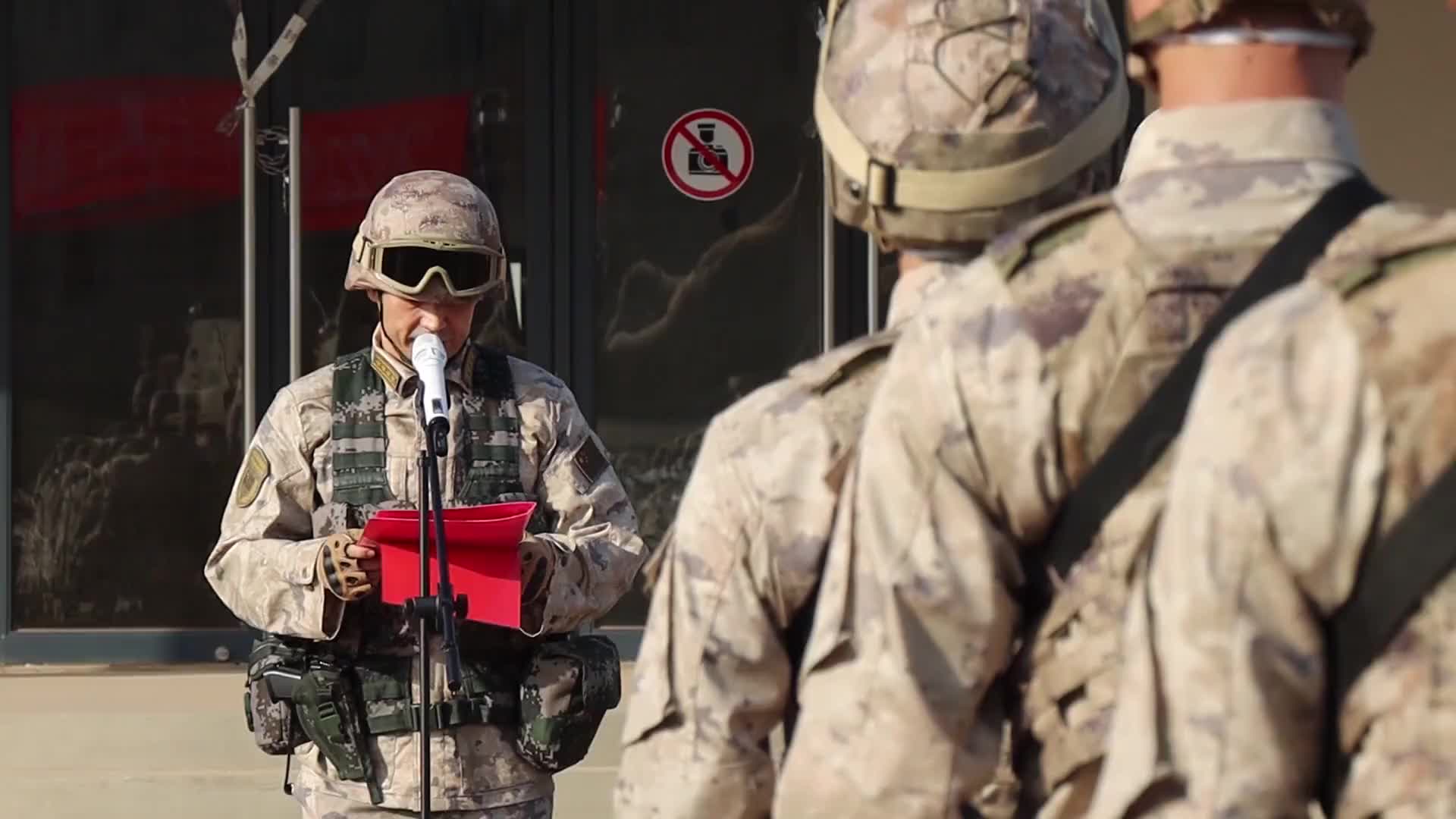 我驻吉布提保障基地开展新年度首训21式军服亮相