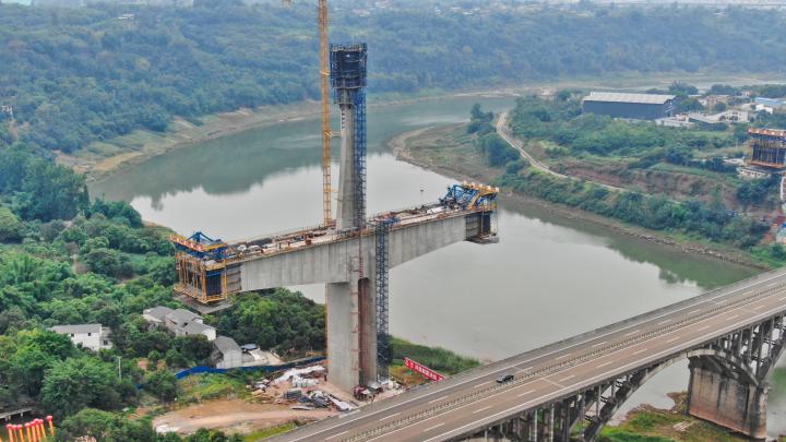 泸州:隆黄铁路施工忙