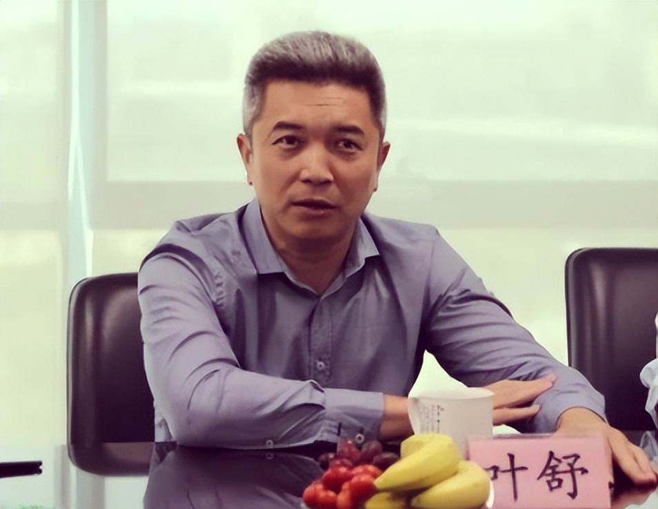 福耀玻璃的权力过渡与未来挑战:曹德旺退居幕后,曹晖接班与企业稳健