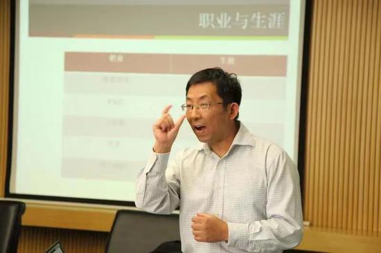 图| 王骏在职场培训现场