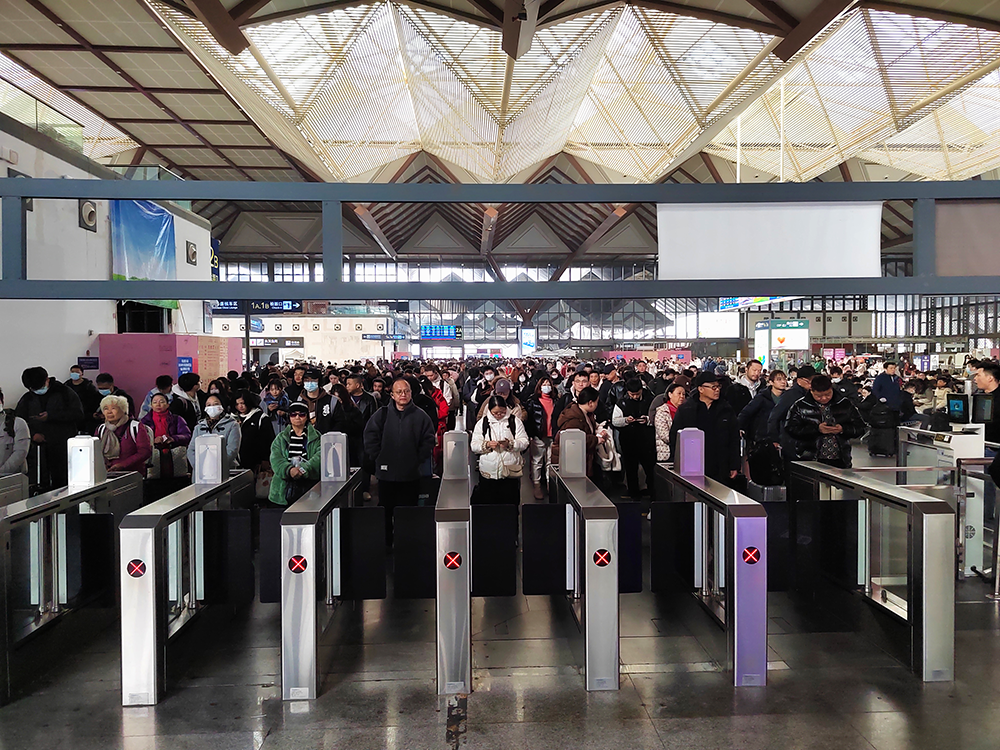 长三角铁路客流持续高位运行,今天预计发送旅客245万人次