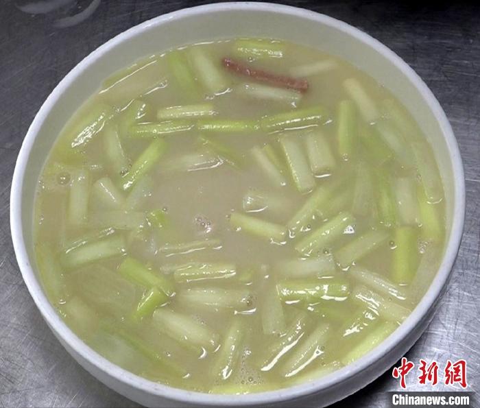 「寻味中华」济南汤菜之冠奶汤蒲菜:大明湖畔孕育出北方柔情