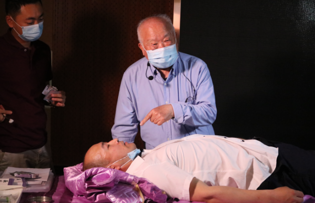 「图展」国医周德安83岁传承"针灸六治法"(附视频)