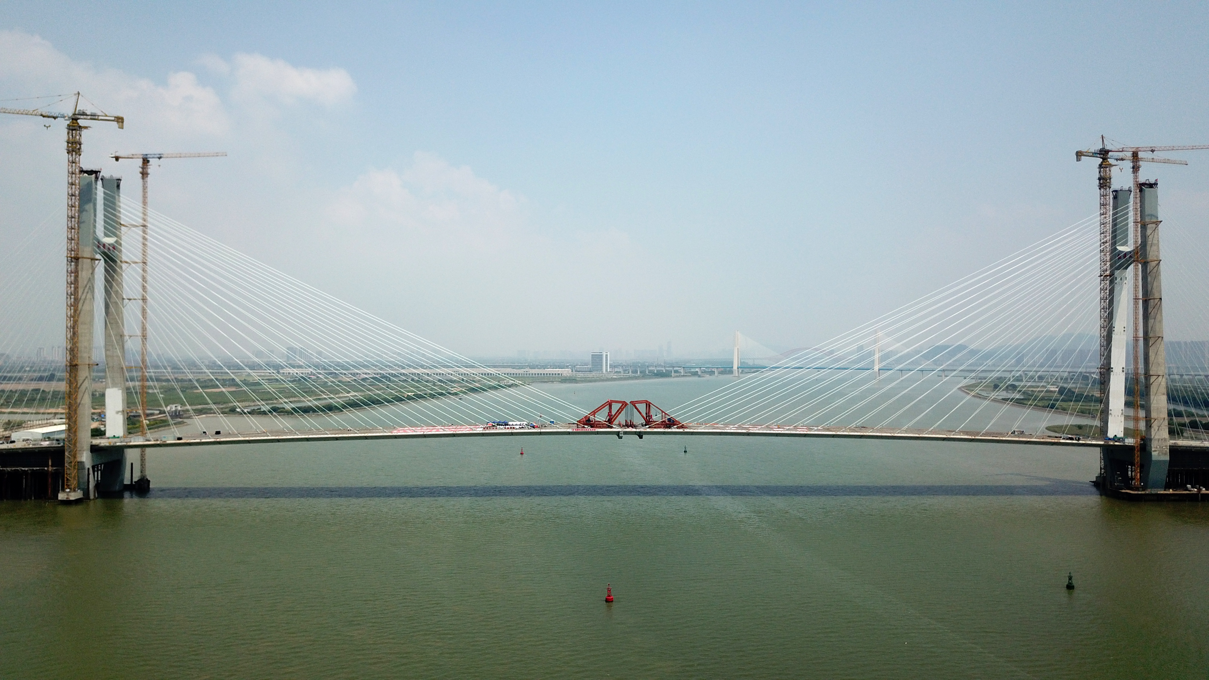 广州南沙红莲大桥主桥合龙