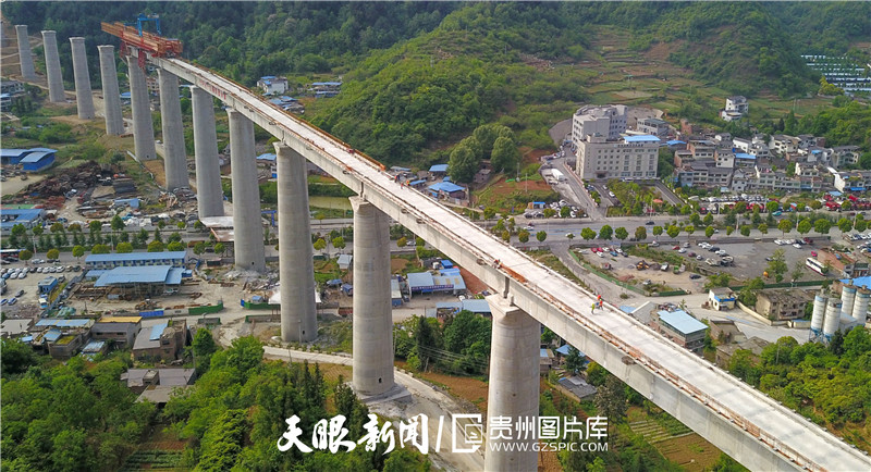 天眼镜像丨叙毕铁路建设忙