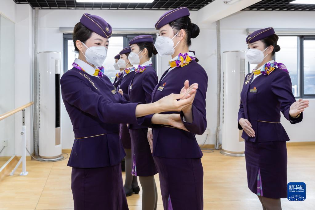 上海:高铁乘务员培训迎春运