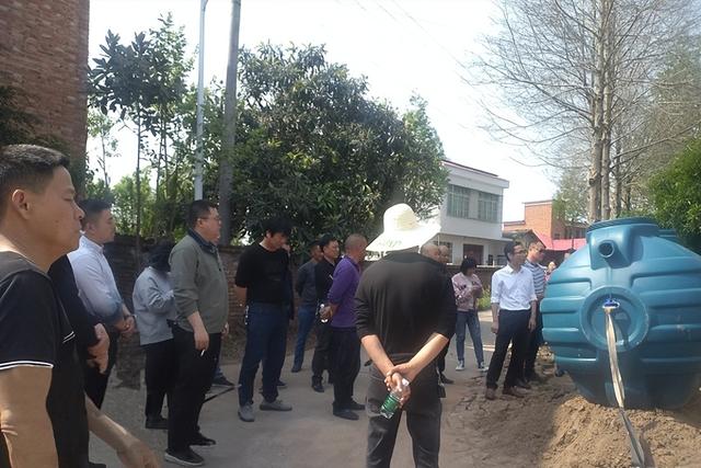 安乡官垱镇召开人居环境整治暨改厕工作现场会