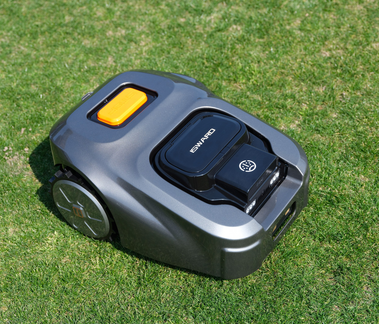 isward发布全新二代智能割草机器人,无需围线,一键操控