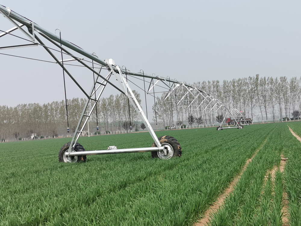 邹平高标准农田项目:手机操作喷灌机,一圈能浇200亩地!