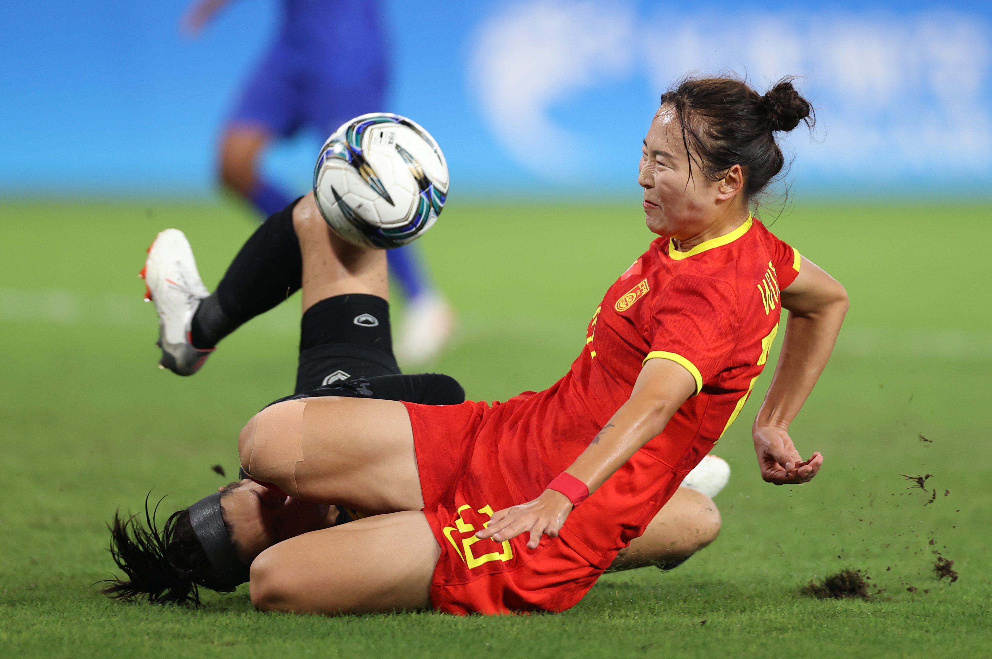 足球——女子四分之一决赛:中国队战胜泰国队