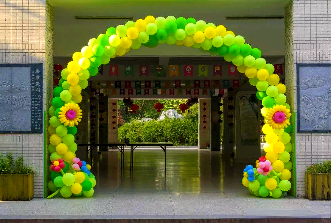 春节内场活动创意:低成本气球拱门打造亮点方案