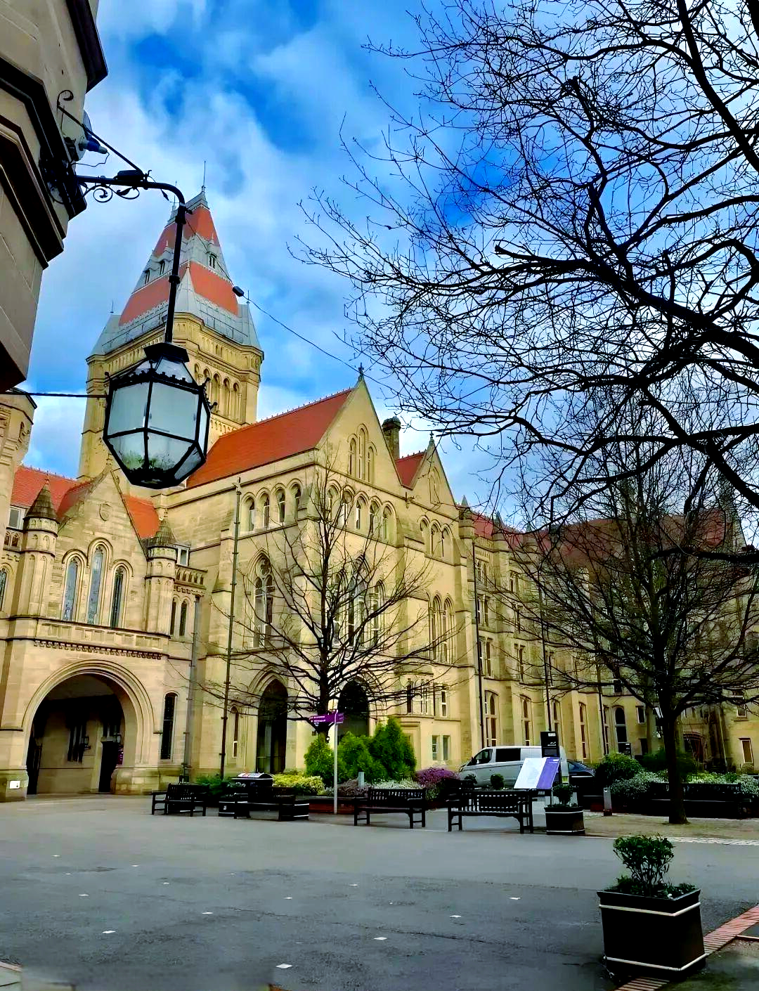 英格兰大学学费上涨对留学生选校策略的影响及地区选择建议