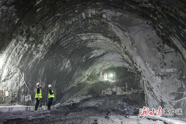 兰海高速木寨岭隧道图片