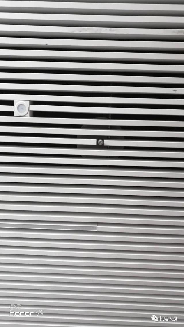 「微分享」格栅吊顶上的喷头挡水板太难看,怎么隐藏起来?