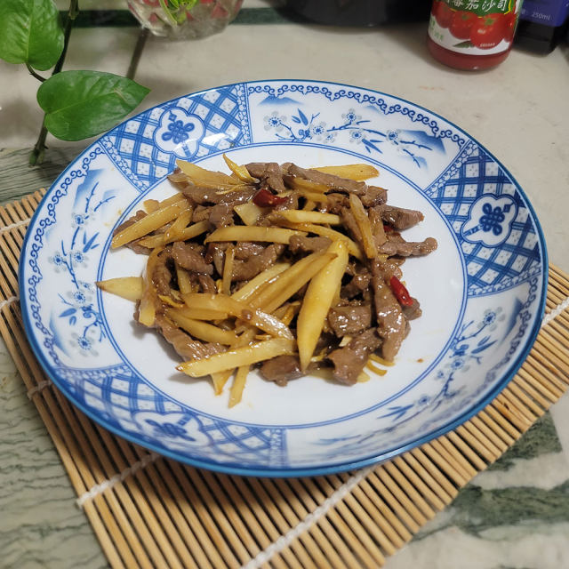腌酸姜炒鸭肉丝,酸爽过瘾,可口下饭