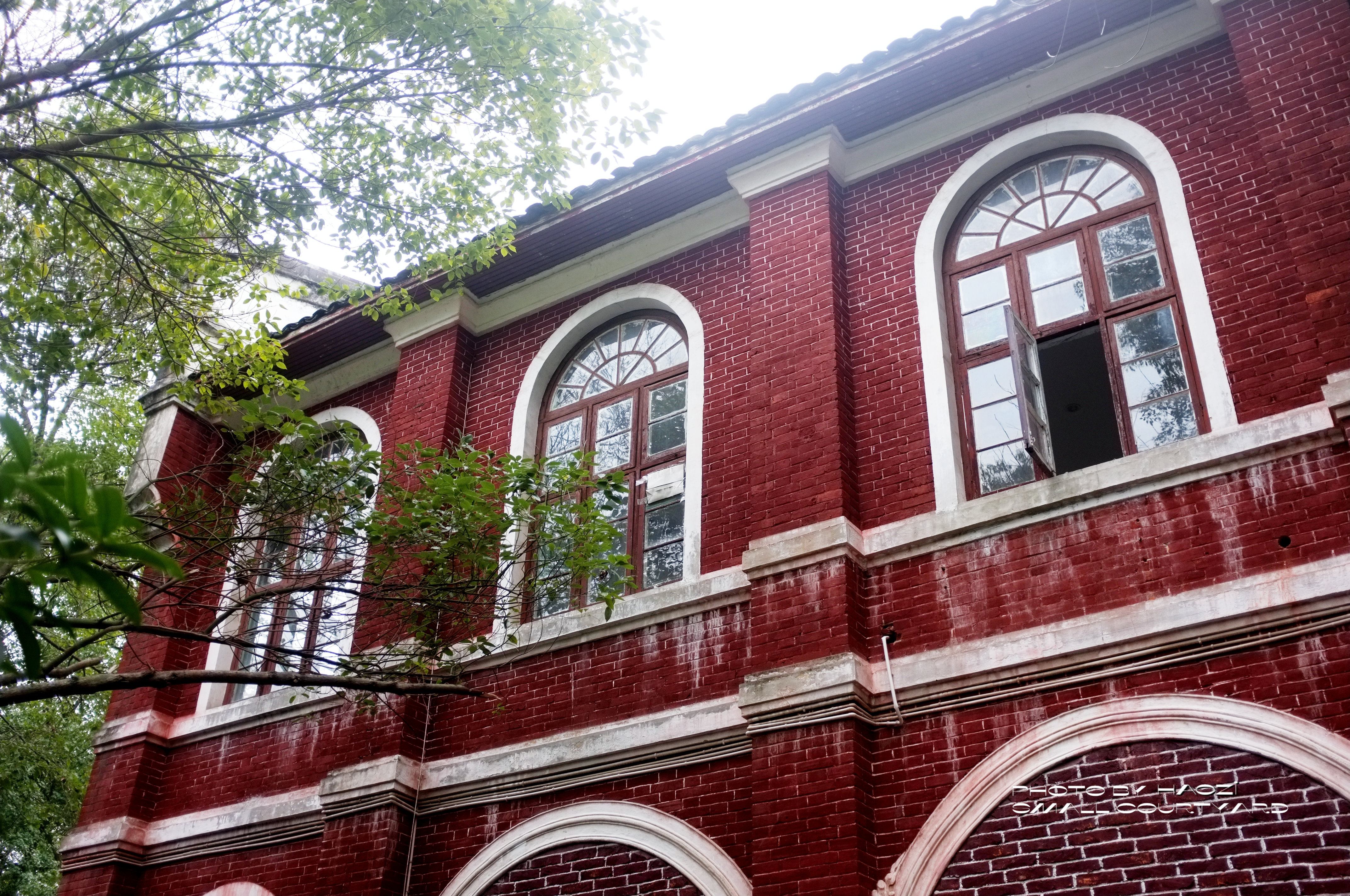 邵阳城南公园里有一幢风格独特的老建筑,曾是苏联专家的休闲场所