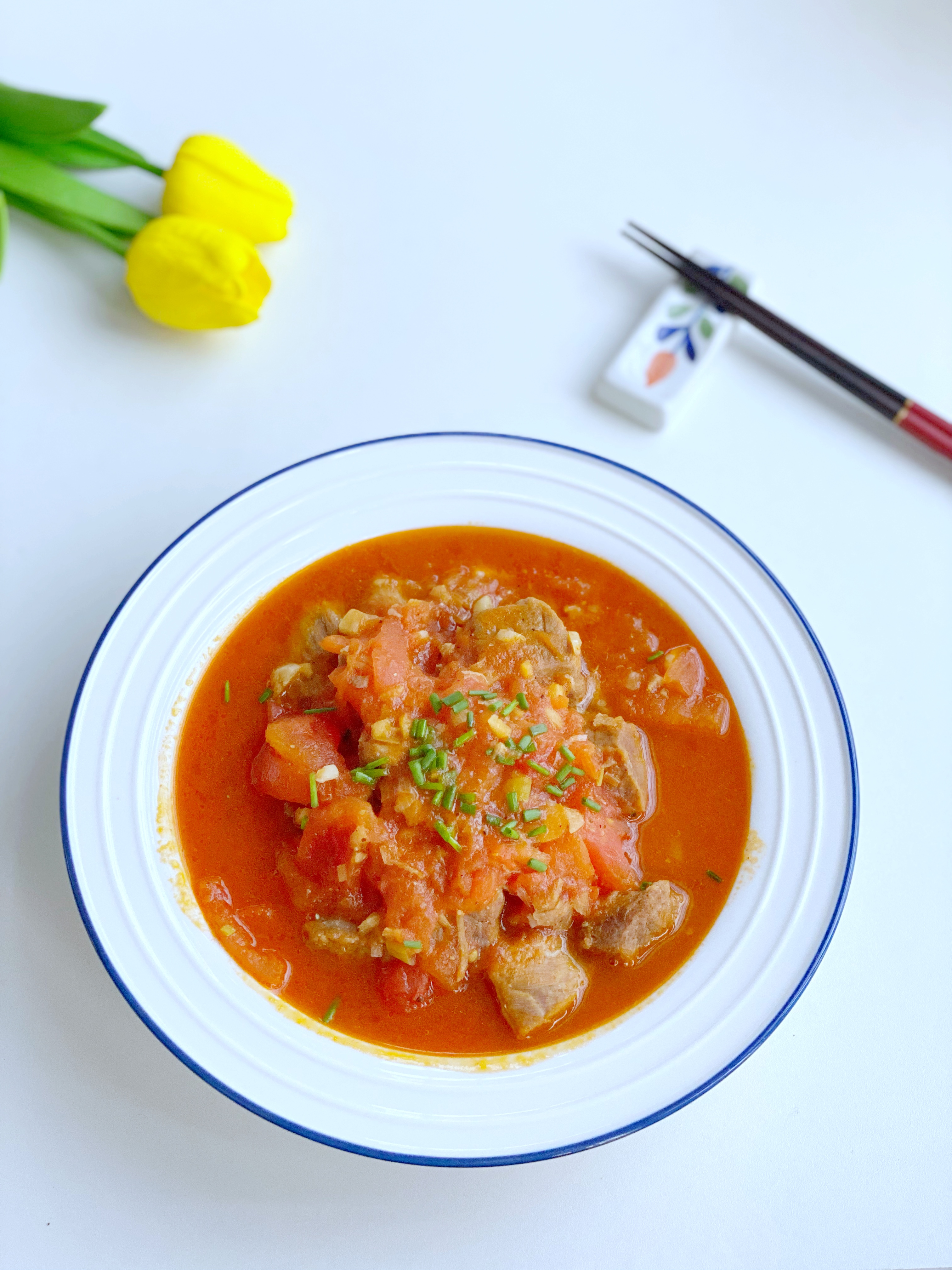 西红柿炖牛肉怎么做才能软烂又好吃?教你经典家常做法,营养美味