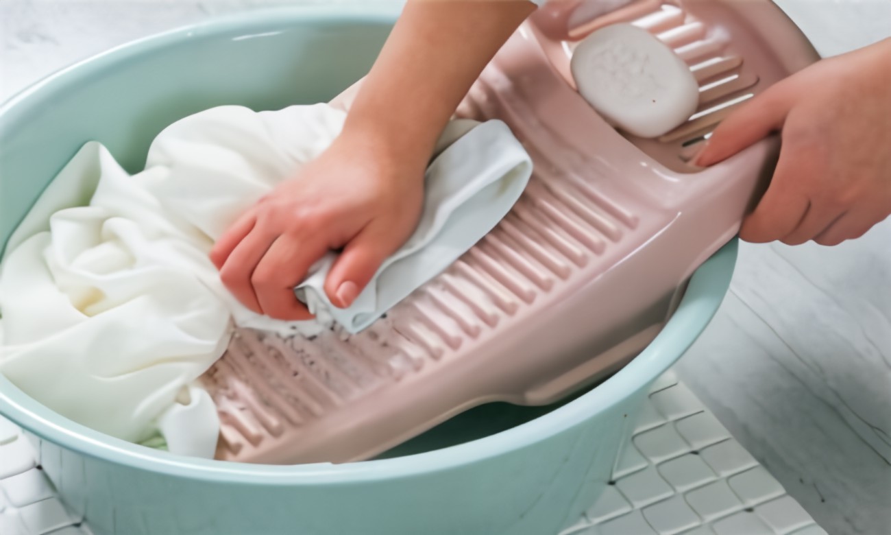 洗衣服还只倒洗衣液?错了,教你几个小妙招,衣服干净又卫生