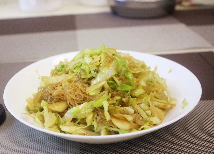 素菜好做吗?大叔教你粉丝包菜,香气扑鼻,爽脆可口,非常下饭!