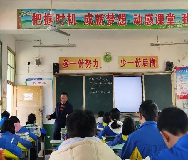 交流互助 共谋发展 四川省剑阁县开封中学赴剑阁县鹤龄中学交流