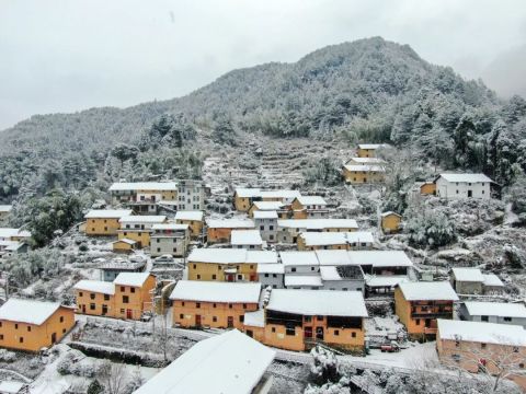 的梯田為雪景增添了不少生動青田△丁公尖△仰天湖△金雞山未來三天