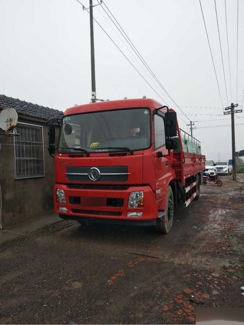 具体来说,一辆核定为18吨的货车,其装载量需达到车辆核定载质量的80%