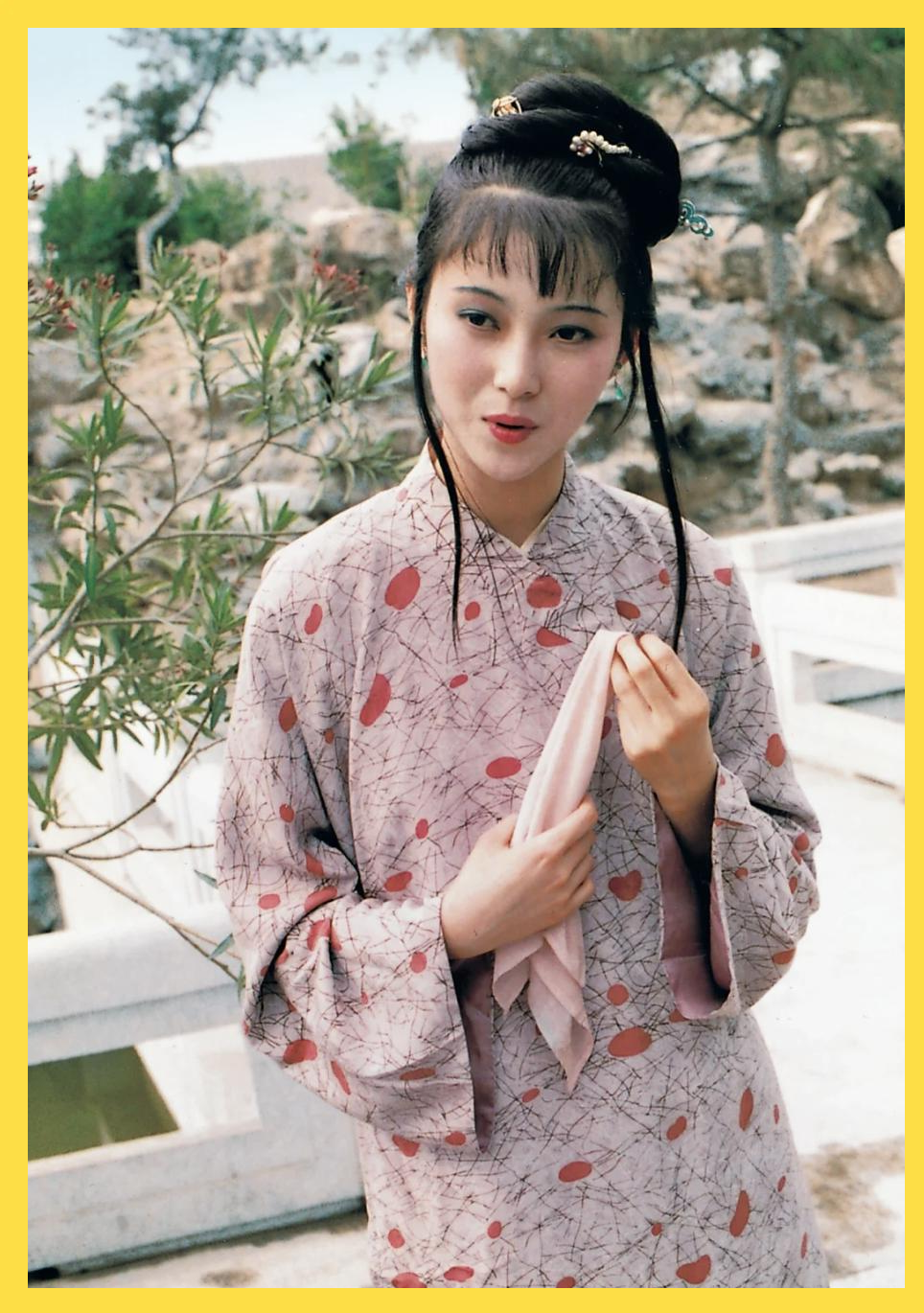 李伊饰演邢岫烟:从红楼到现实的魅力人生