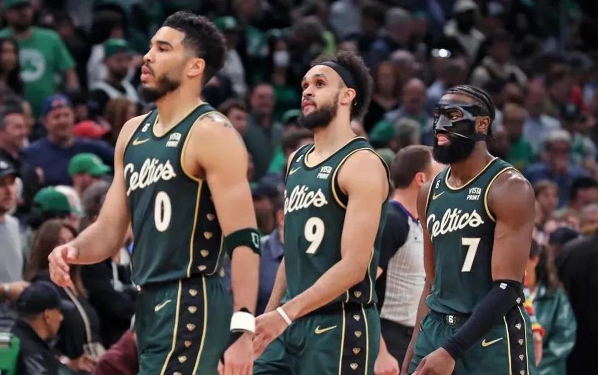 凯尔特人首发薪资以及季后赛场均数据一览:  塔图姆:薪资3035万美元