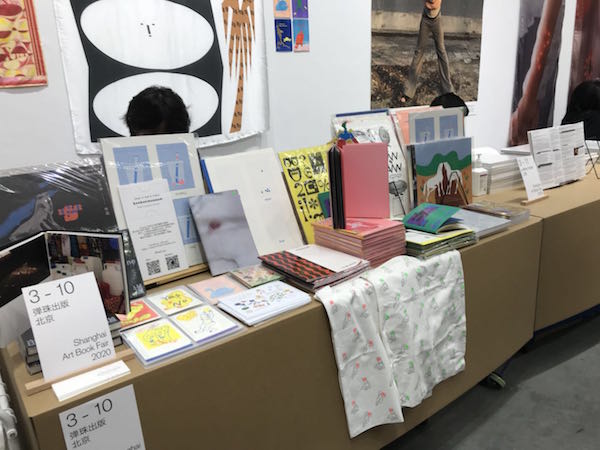 上海艺术书展开幕:触手可及,纸张间的温度与艺术