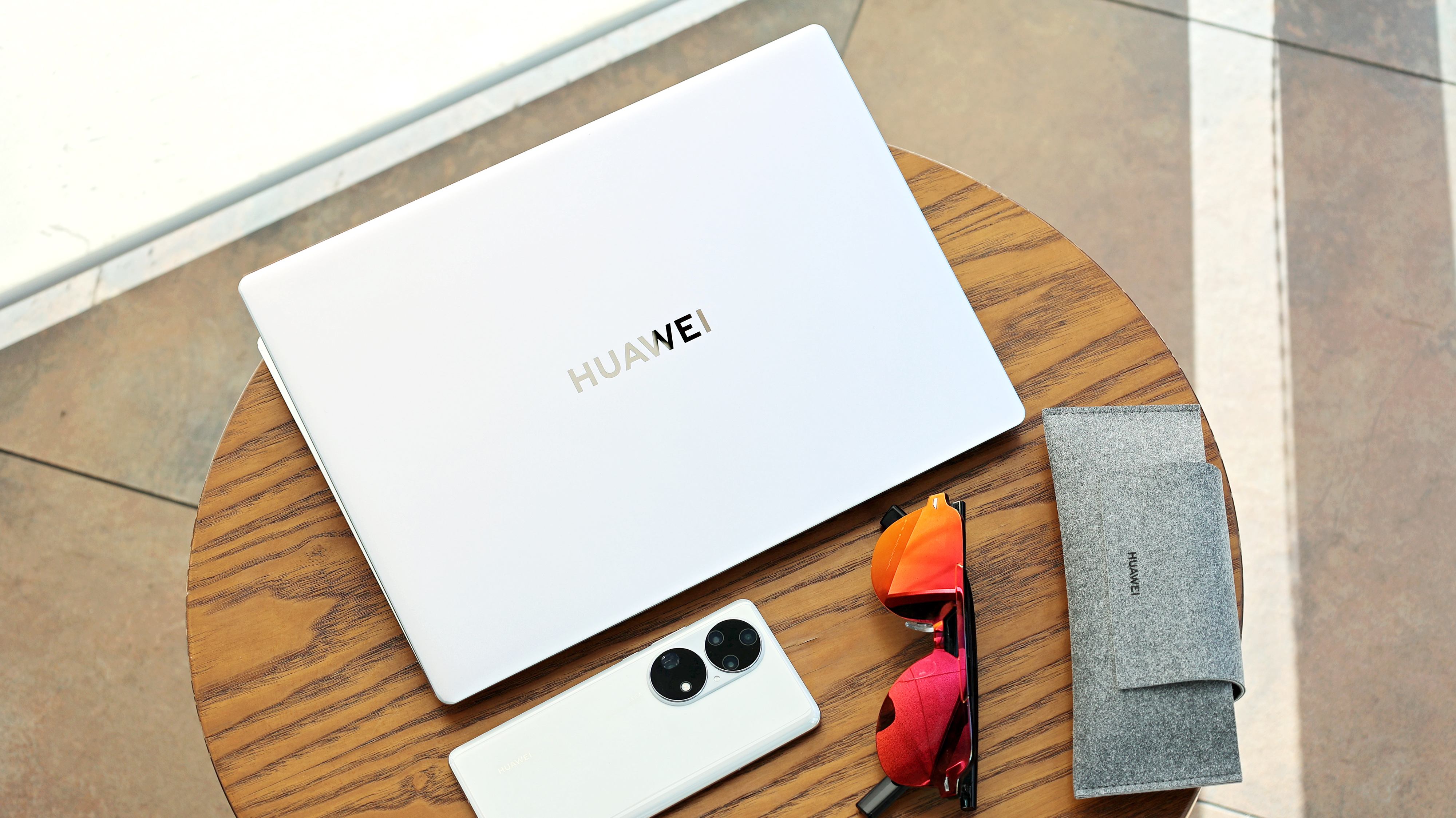 华为matebook x pro 2022款开箱评测:三年磨一剑,颜值确实高