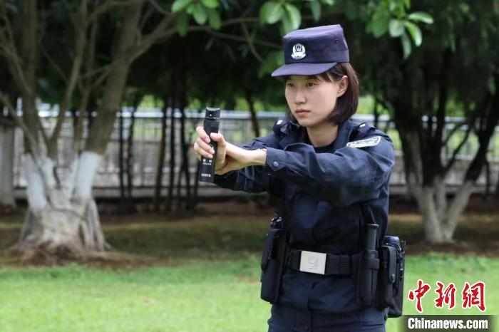 云南女警戍边7年 成缉毒战线"铿锵玫瑰"