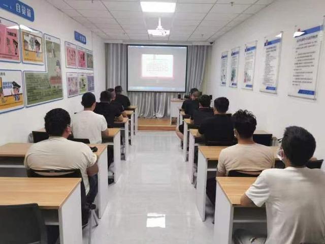 金乡县社区矫正管理局组织观看《代价》警示教育片