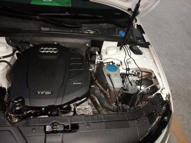 要关闭奥迪a4l的发动机舱盖,需采用以下步骤:首先,通过施加适当的力度