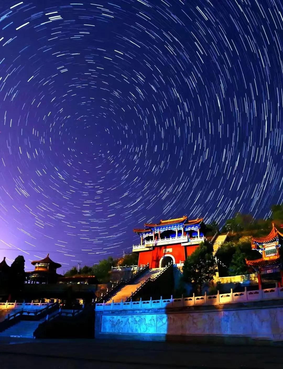 苏东坡曾说,自然之无尽藏者,是清风明月.