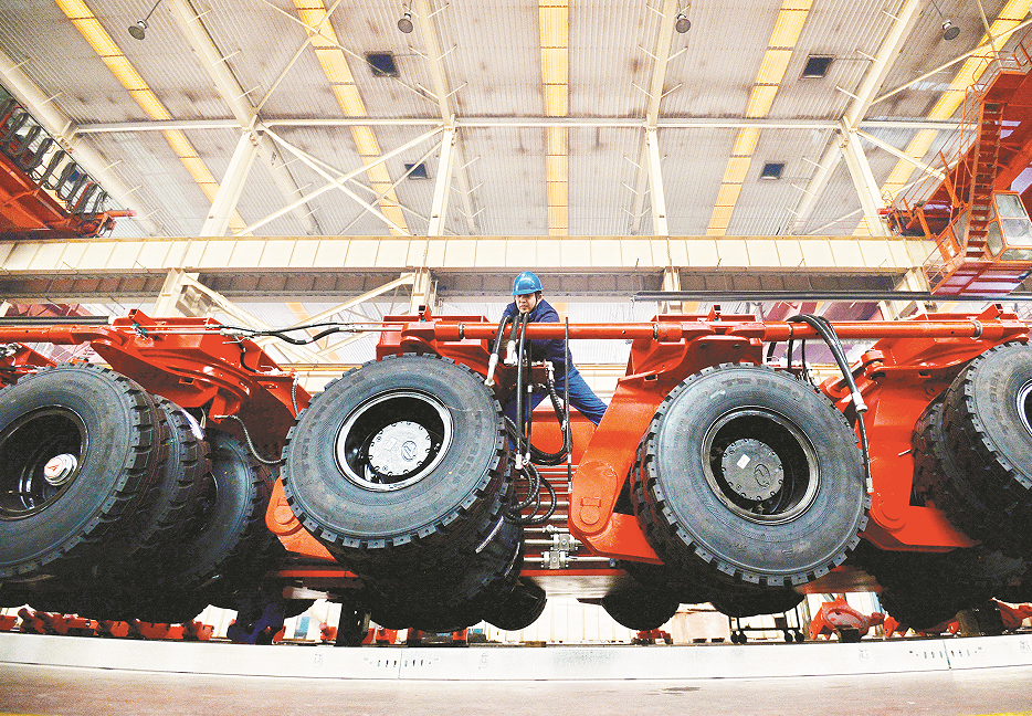 秦皇岛天业通联重工科技有限公司工人在生产车间工作。 图片