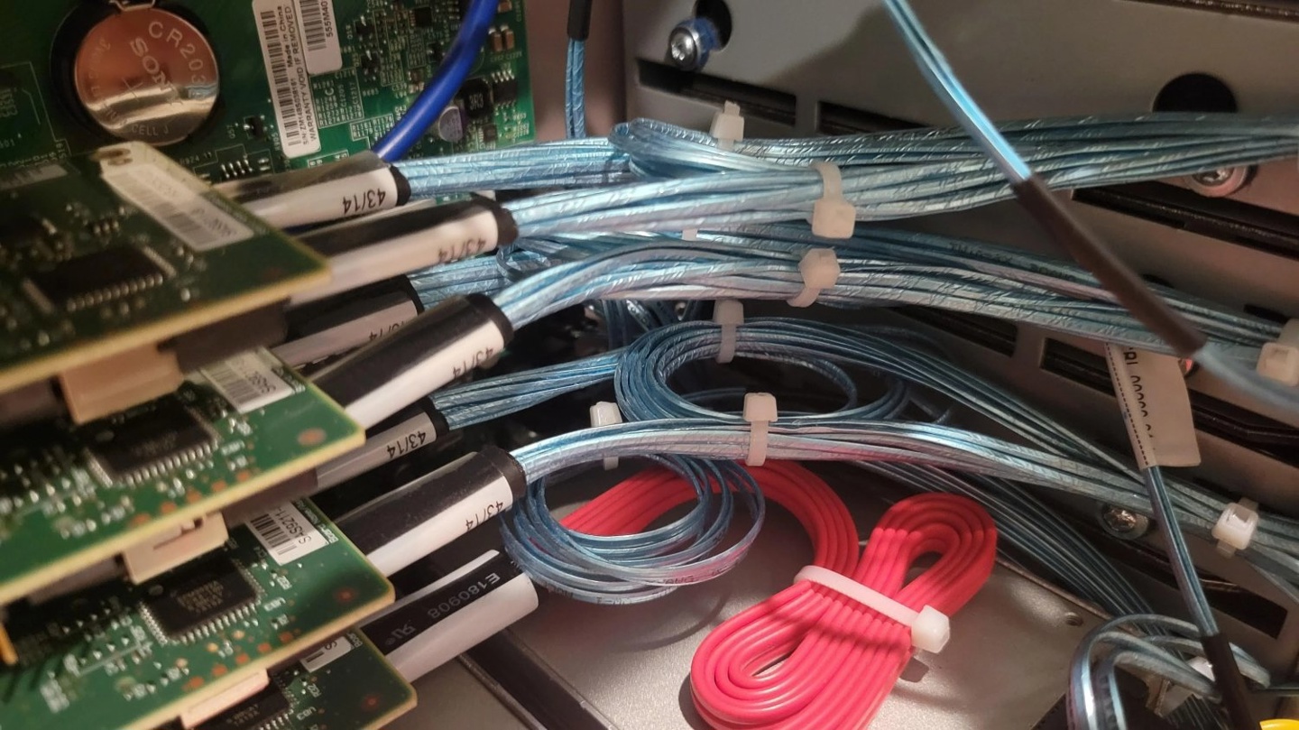 网友免费获得一台退役的netflix缓存服务器,总容量高达291tb