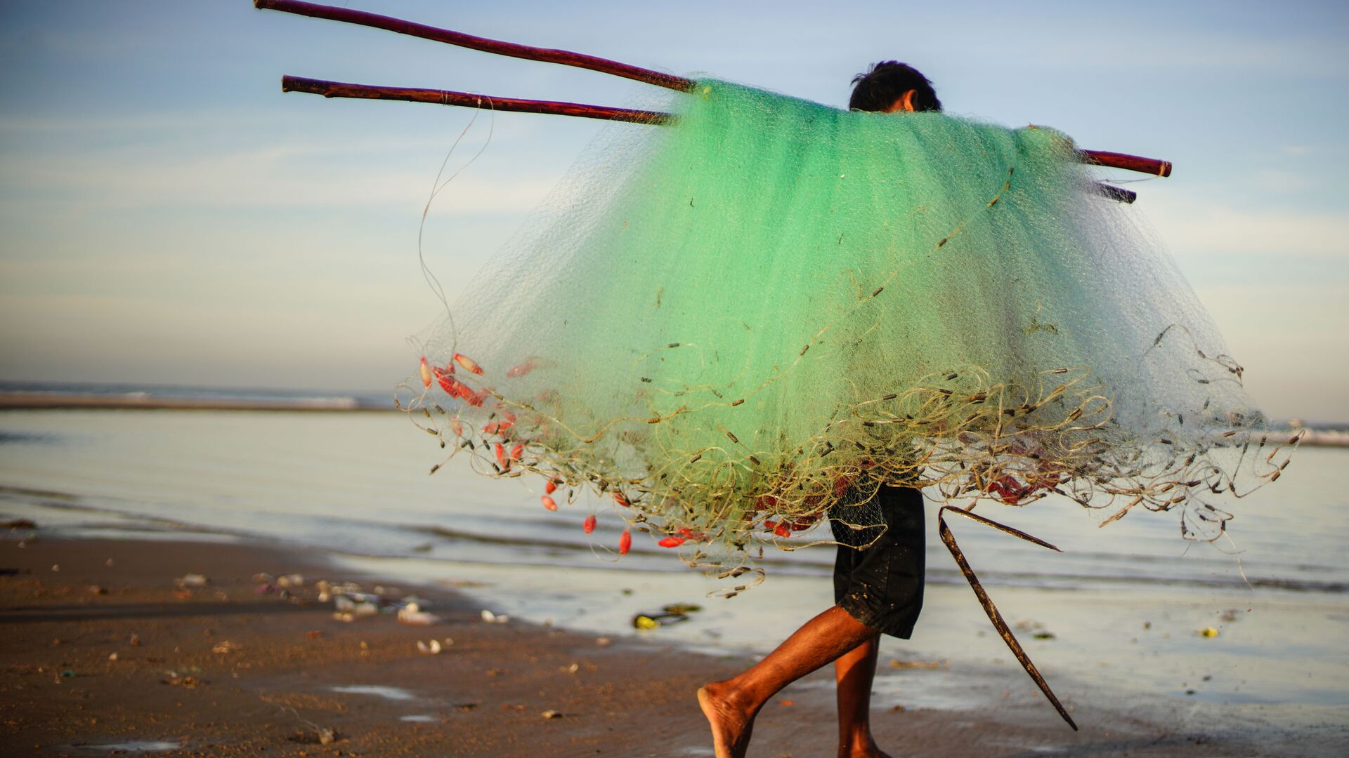 菲律宾渔民抗议美国在南海存在