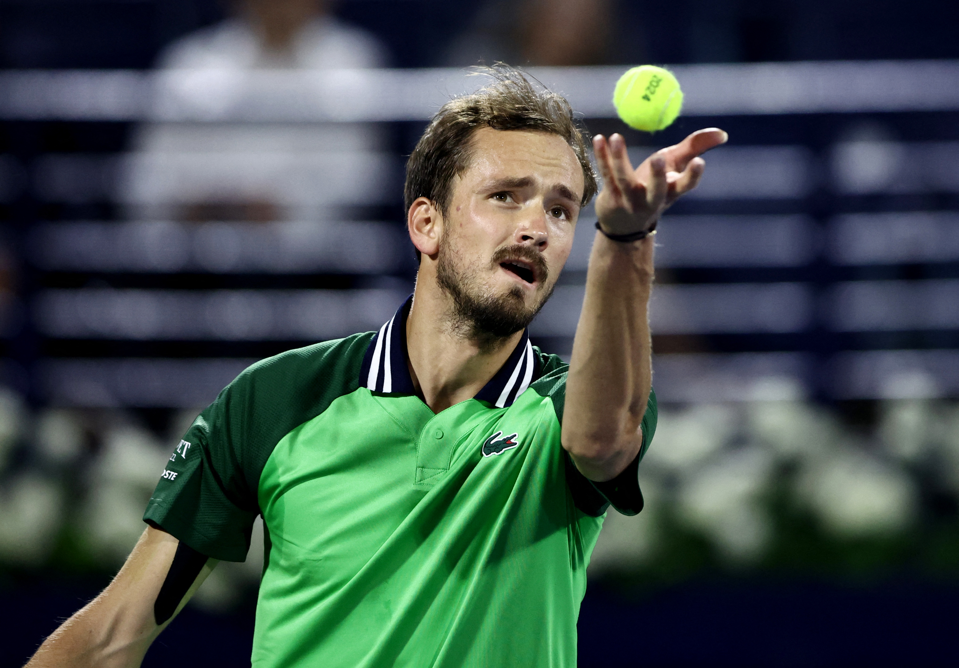 网球——迪拜锦标赛:梅德韦杰夫晋级四强