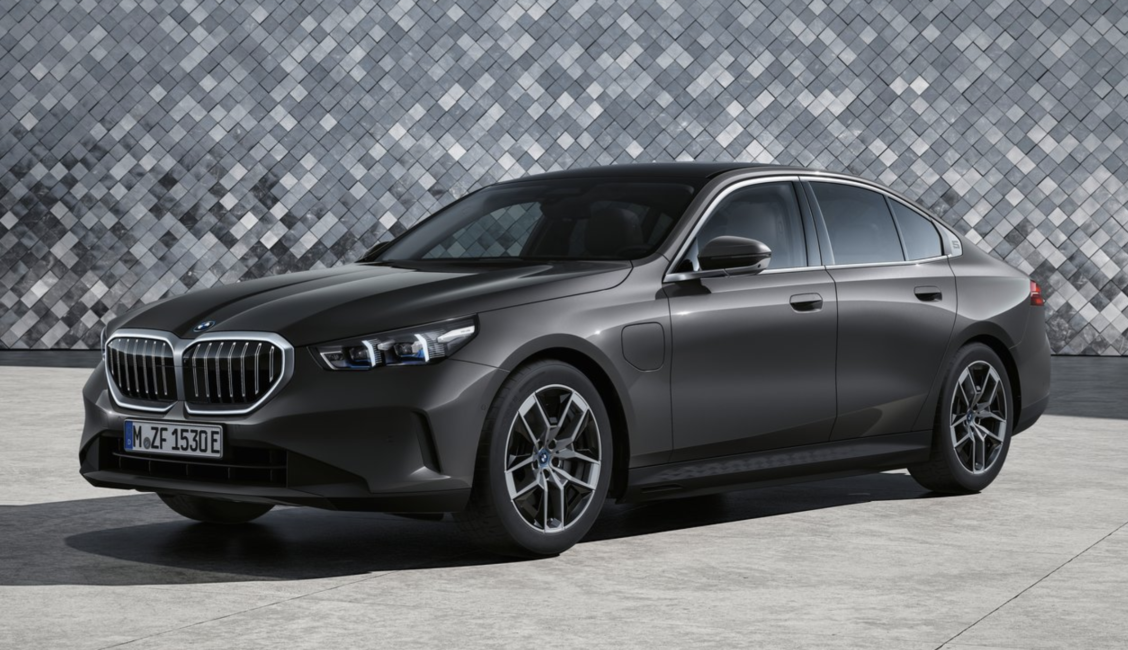 新车|全新一代宝马5系正式亮相,预计2024年国产