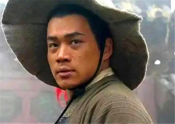 活捉方腊后,鲁智深曾暗示好汉离开宋江,只有6人听懂,得以善终