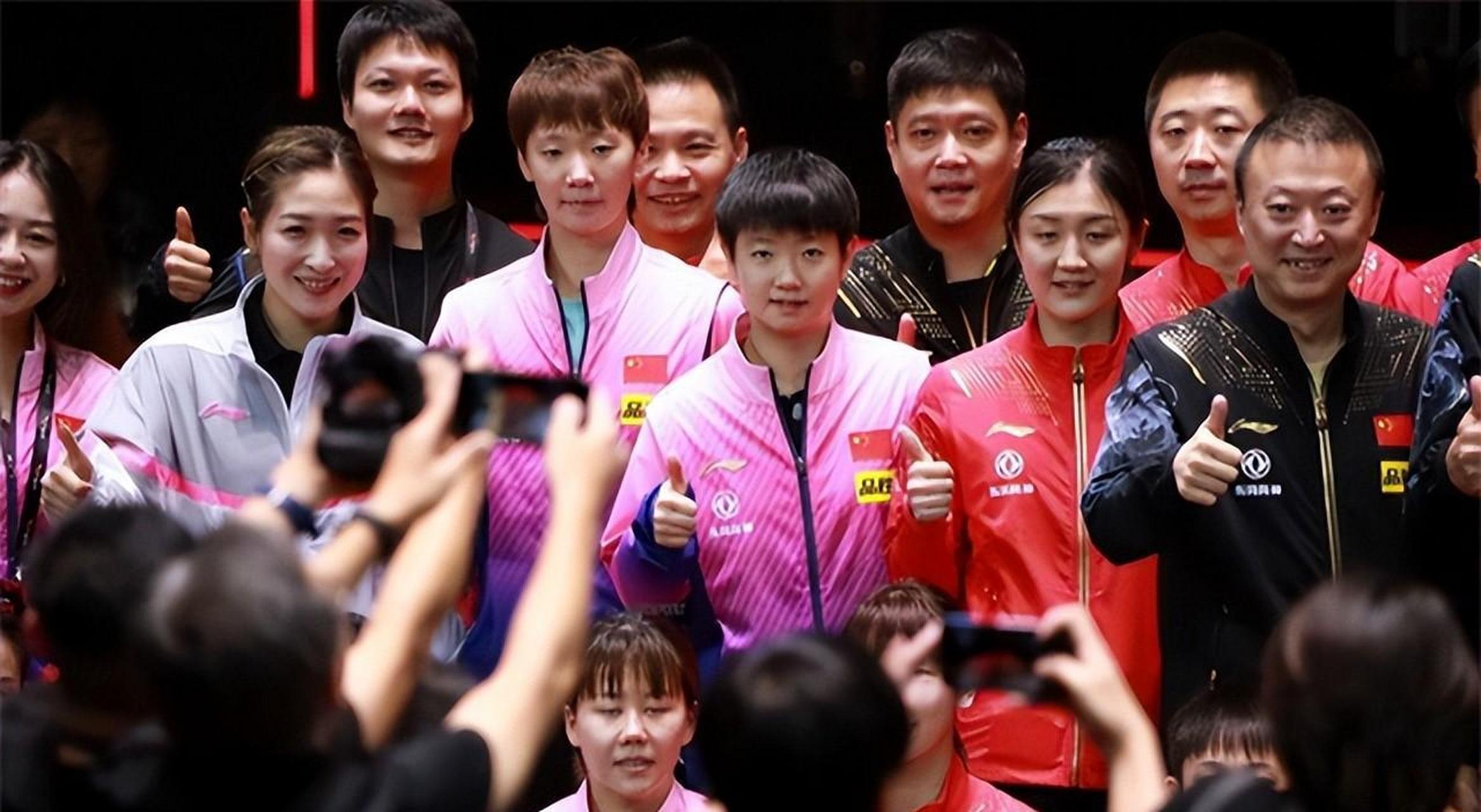 5月14日,一则新闻和很多照片爆出来,中国乒乓球国家队瞬间冲上热搜