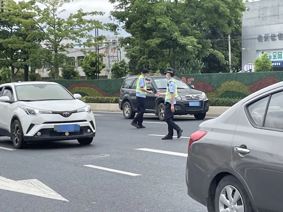 直擊交警查車,這些車輛