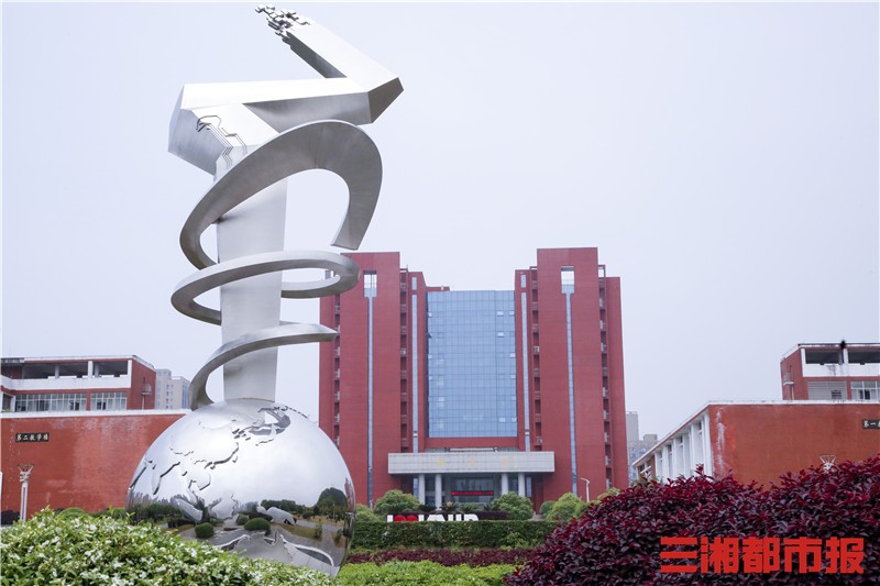 湖南工业职院入选《2021中国职业教育质量年度报告》四大榜单