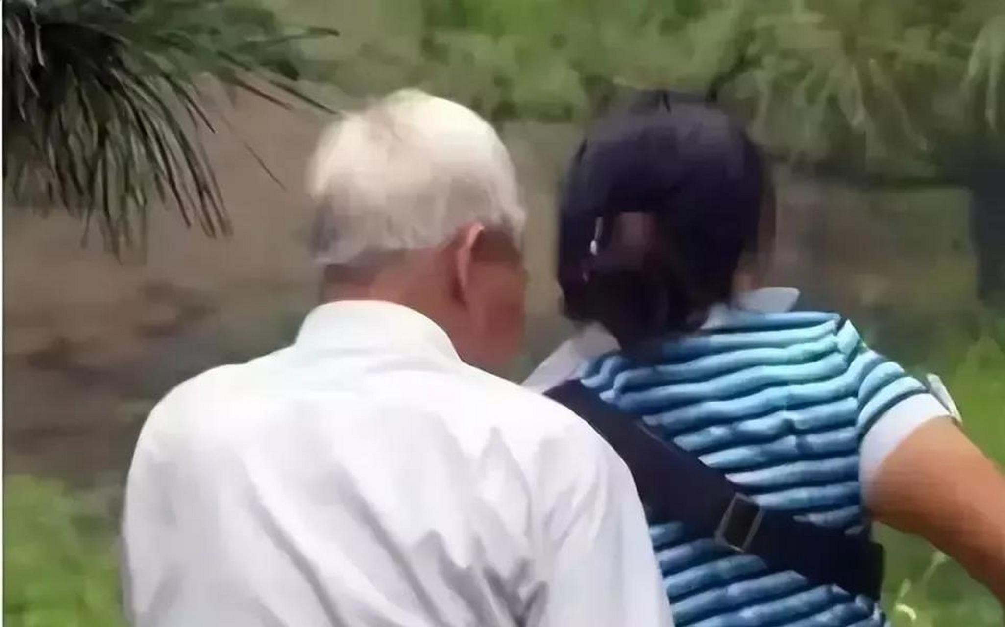 公园惊现老人色情服务,"不雅内幕"被曝光!