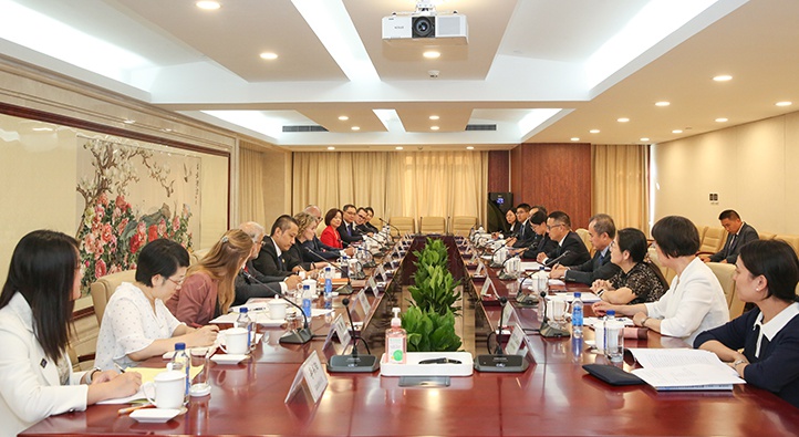 黄果会见丹麦驻华使馆公使及诺和诺德公司高层代表