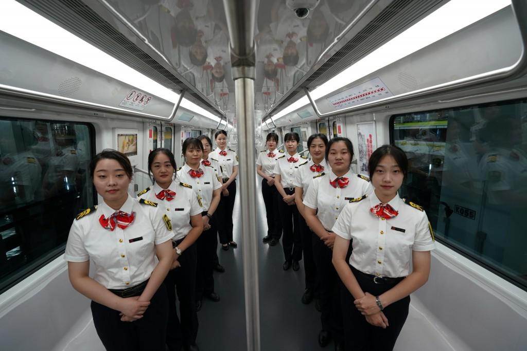 「合晚快新闻」合肥首批地铁女司机正式上岗