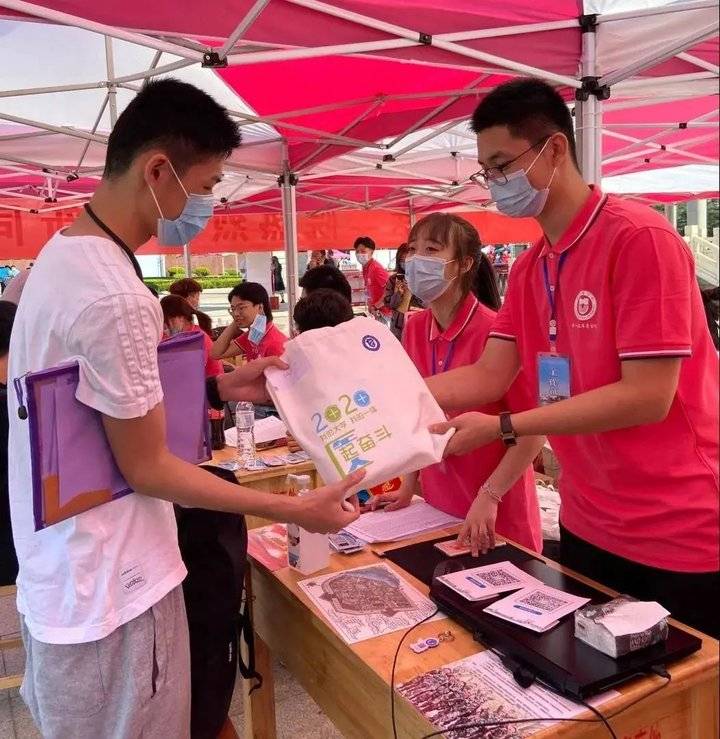 滨州医学院第一临床医学院468名2020级新生报到