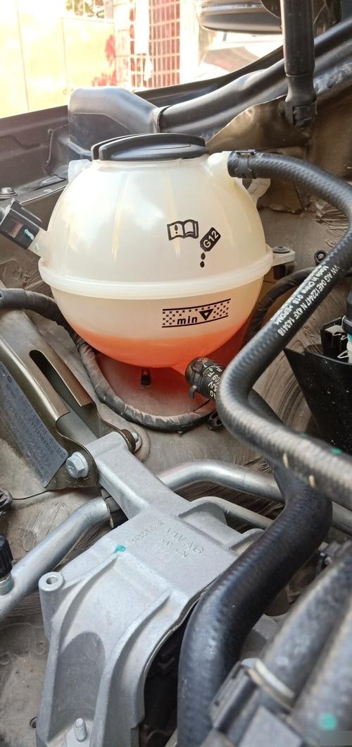 新宝来跑了一万多公里发现防冻液少了!没有漏点!