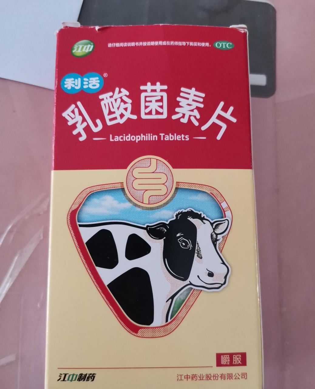 昨天,上五年级的女儿说,老师让每个孩子拿一个正方